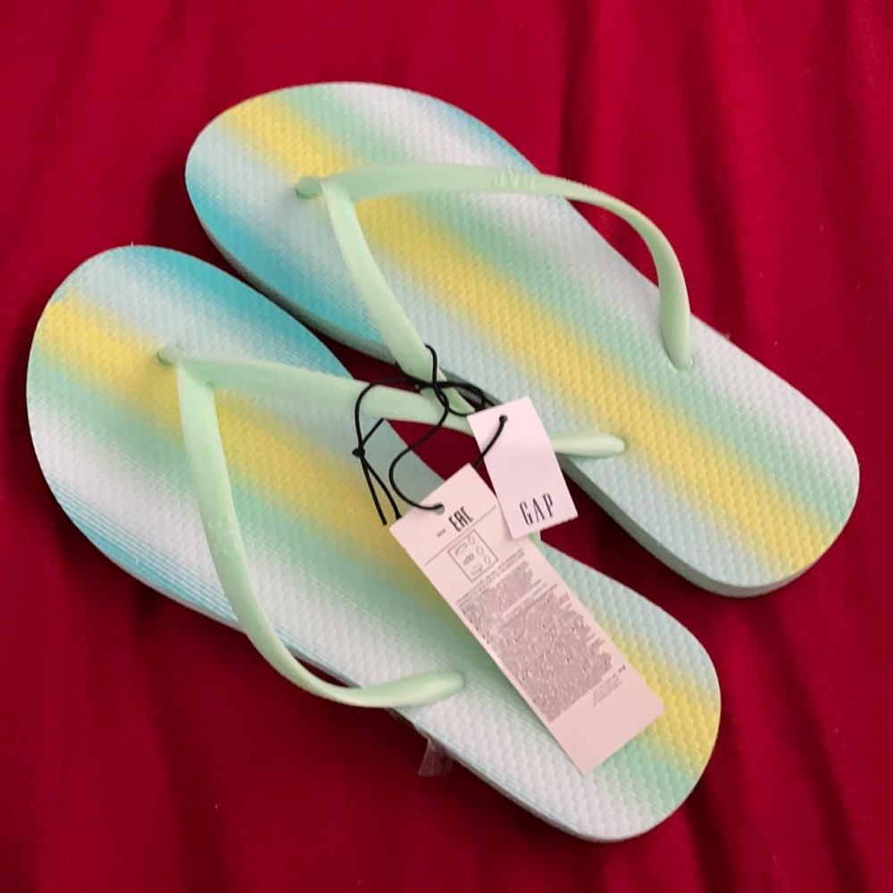 NWT gap flip flops women’s size 8